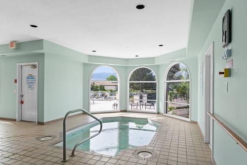 23-1201 Cameron Avenue, Kelowna, BC - Indoor Photo Showing Other Room With In Ground Pool