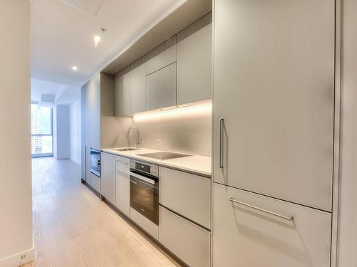 Kitchen - 3014-1205 Rue Du Square-Phillips, Montréal (Ville-Marie), QC - Indoor Photo Showing Kitchen With Upgraded Kitchen