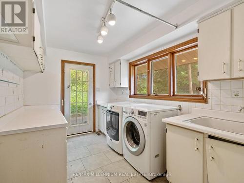 13397 Centreville Creek Road, Caledon, ON - Indoor Photo Showing Laundry Room