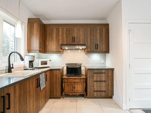 Kitchen - 7 Av. Du Parc, Gore, QC - Indoor Photo Showing Kitchen