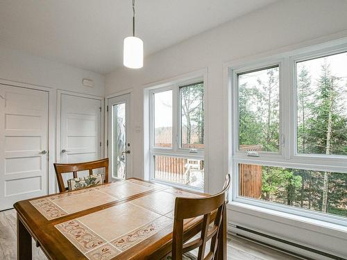 Coin-repas - 7Z Av. Du Parc, Gore, QC - Indoor Photo Showing Dining Room