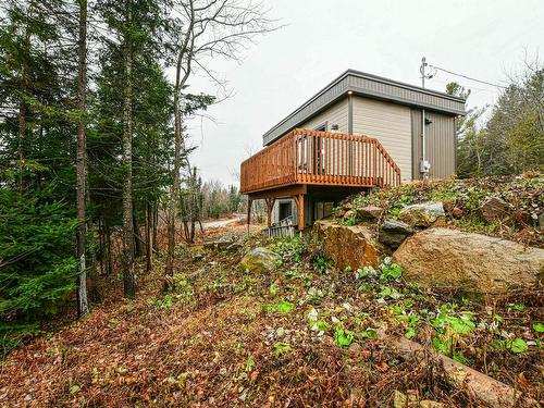 Face arriÃ¨re - 7Z Av. Du Parc, Gore, QC - Outdoor With Deck Patio Veranda