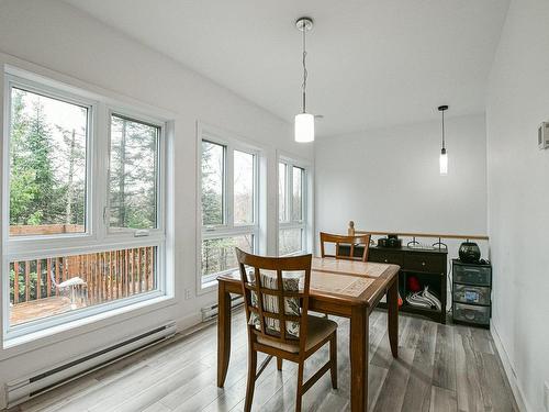 Coin-repas - 7Z Av. Du Parc, Gore, QC - Indoor Photo Showing Dining Room