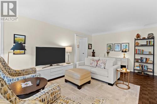 1 - 245 Bay Street S, Hamilton, ON - Indoor Photo Showing Living Room