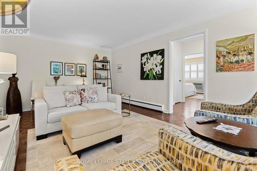 1 - 245 Bay Street S, Hamilton, ON - Indoor Photo Showing Living Room