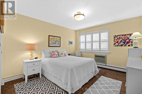 1 - 245 Bay Street S, Hamilton, ON - Indoor Photo Showing Bedroom