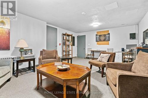 1 - 245 Bay Street S, Hamilton, ON - Indoor Photo Showing Living Room