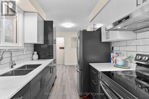 20 Edgemere Crescent, London, ON - Indoor Photo Showing Kitchen With Double Sink