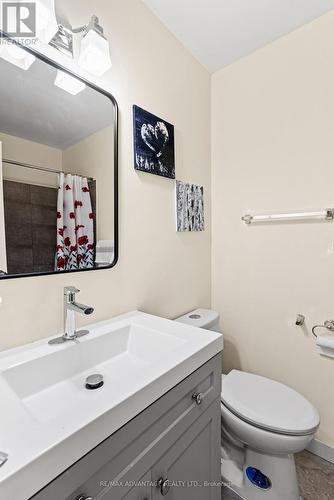 20 Edgemere Crescent, London, ON - Indoor Photo Showing Bathroom