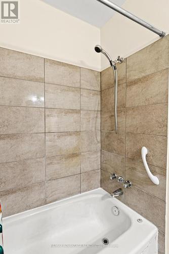 20 Edgemere Crescent, London, ON - Indoor Photo Showing Bathroom