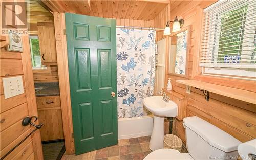 40 Skiers Lane, Crabbe Mountain, NB - Indoor Photo Showing Bathroom