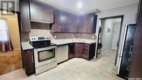 145 3Rd Avenue Ne, Swift Current, SK - Indoor Photo Showing Kitchen