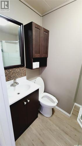 145 3Rd Avenue Ne, Swift Current, SK - Indoor Photo Showing Bathroom