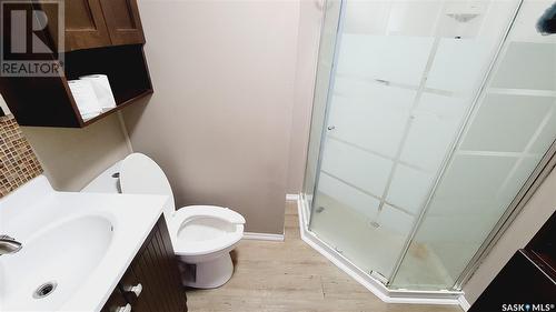 145 3Rd Avenue Ne, Swift Current, SK - Indoor Photo Showing Bathroom