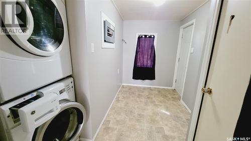 145 3Rd Avenue Ne, Swift Current, SK - Indoor Photo Showing Laundry Room