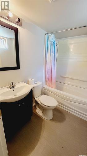 145 3Rd Avenue Ne, Swift Current, SK - Indoor Photo Showing Bathroom