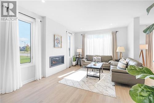 608 Bridgeport Avenue, Ottawa, ON - Indoor Photo Showing Living Room With Fireplace