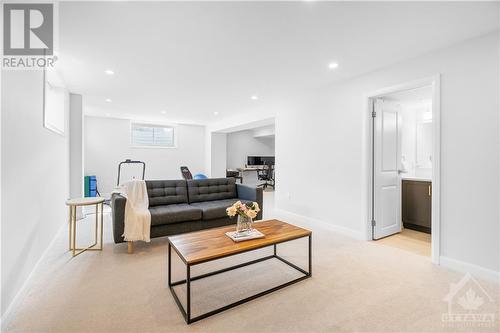 608 Bridgeport Avenue, Ottawa, ON - Indoor Photo Showing Living Room