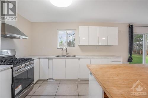 277 Belvedere Road, Clarence-Rockland, ON - Indoor Photo Showing Kitchen With Double Sink