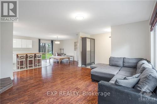 277 Belvedere Road, Prescott And Russell, ON - Indoor Photo Showing Living Room