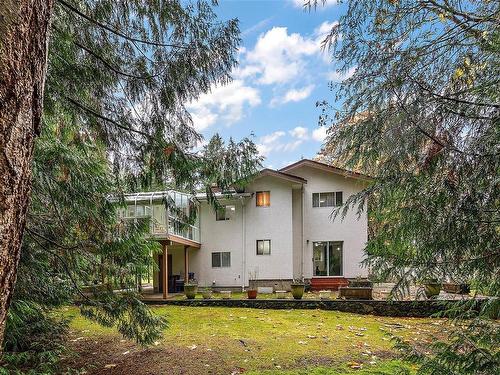 2146 Neptune Rd, North Saanich, BC 