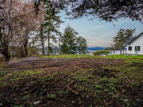 11328 Chalet Rd, North Saanich, BC 