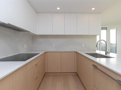 1010-1100 Yates St, Victoria, BC - Indoor Photo Showing Kitchen