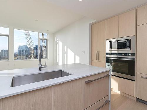 1010-1100 Yates St, Victoria, BC - Indoor Photo Showing Kitchen