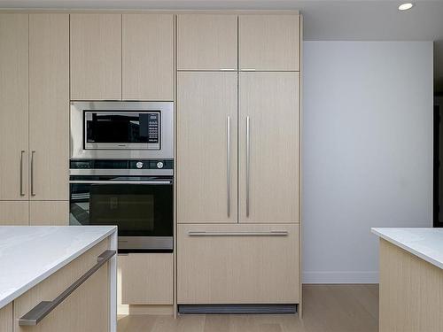 1010-1100 Yates St, Victoria, BC - Indoor Photo Showing Kitchen