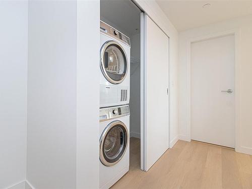 1010-1100 Yates St, Victoria, BC - Indoor Photo Showing Laundry Room