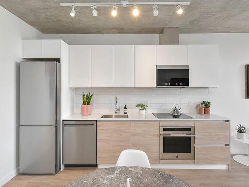 1308-1097 View St, Victoria, BC - Indoor Photo Showing Kitchen