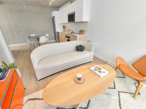 1308-1097 View St, Victoria, BC - Indoor Photo Showing Living Room