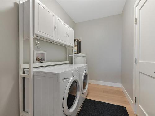 2287 Amelia Ave, Sidney, BC - Indoor Photo Showing Laundry Room