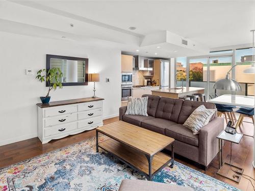 701-707 Courtney St, Victoria, BC - Indoor Photo Showing Living Room