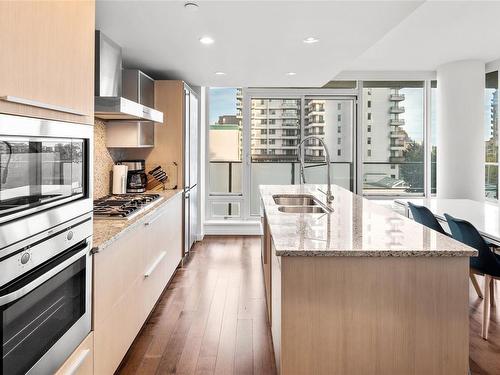 701-707 Courtney St, Victoria, BC - Indoor Photo Showing Kitchen With Stainless Steel Kitchen With Double Sink With Upgraded Kitchen