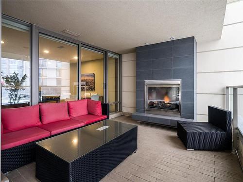 701-707 Courtney St, Victoria, BC - Indoor Photo Showing Living Room With Fireplace