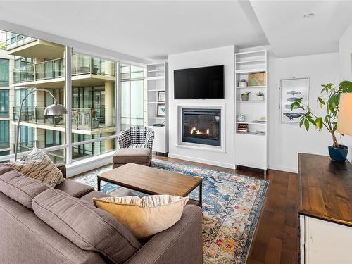 701-707 Courtney St, Victoria, BC - Indoor Photo Showing Living Room With Fireplace