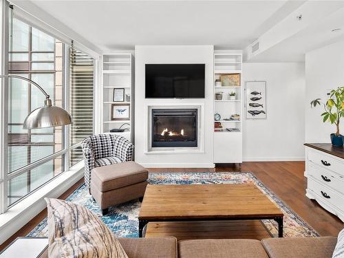 701-707 Courtney St, Victoria, BC - Indoor Photo Showing Living Room With Fireplace