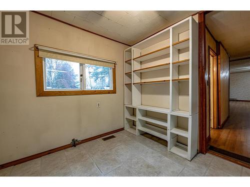 802 Cottonwood Avenue, Salmo, BC - Indoor Photo Showing Other Room