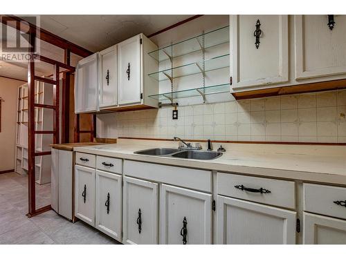 802 Cottonwood Avenue, Salmo, BC - Indoor Photo Showing Kitchen With Double Sink