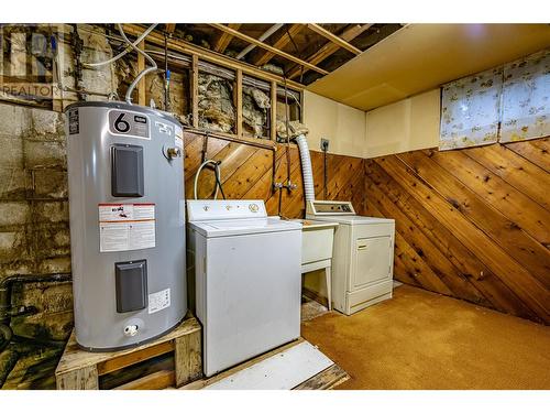 802 Cottonwood Avenue, Salmo, BC - Indoor Photo Showing Laundry Room