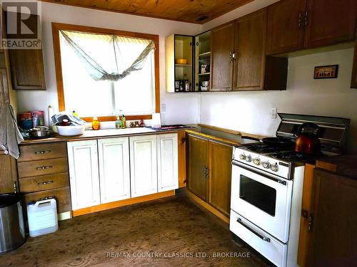 1116 Greer Road, North Frontenac (Frontenac North), ON - Indoor Photo Showing Kitchen