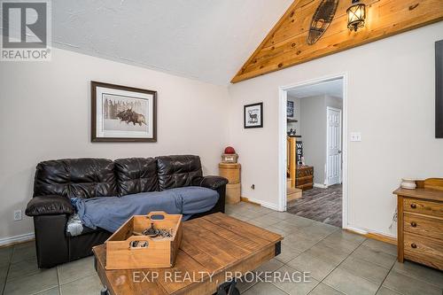 806 County 26 Road, Brighton, ON - Indoor Photo Showing Living Room