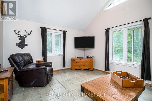 806 County 26 Road, Brighton, ON - Indoor Photo Showing Living Room