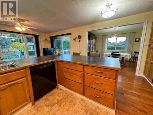 112 Wiltse Place, Penticton, BC - Indoor Photo Showing Kitchen