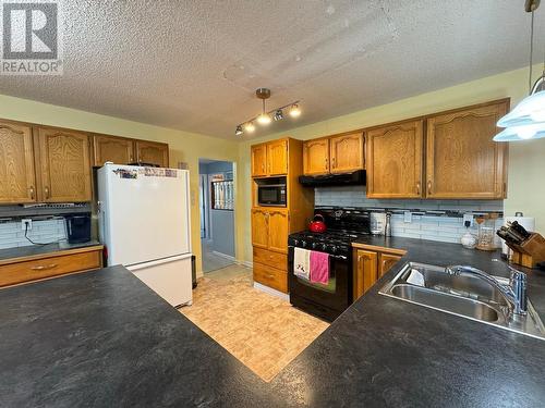 112 Wiltse Place, Penticton, BC - Indoor Photo Showing Kitchen With Double Sink