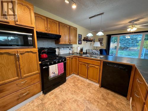 112 Wiltse Place, Penticton, BC - Indoor Photo Showing Kitchen With Double Sink