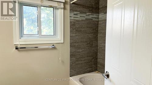 8 - 683 Windermere Road, London, ON - Indoor Photo Showing Bathroom