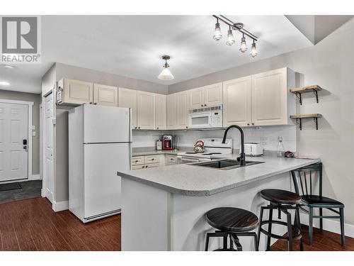 2120 Sun Peaks Road Unit# 11, Sun Peaks, BC - Indoor Photo Showing Kitchen