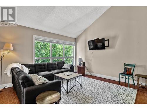 2120 Sun Peaks Road Unit# 11, Sun Peaks, BC - Indoor Photo Showing Living Room